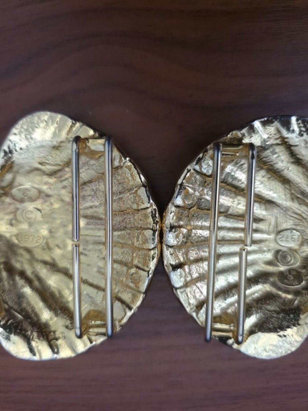 Vintage 1972 Mimi Di N Shell-Shaped Gold-Tone Metal Interlocking Belt Buckle - Picture 4 of 6